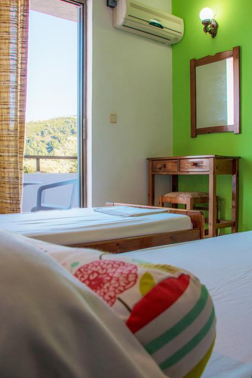 Nikos Bnb Φαληράκι Δωμάτιο φωτογραφία